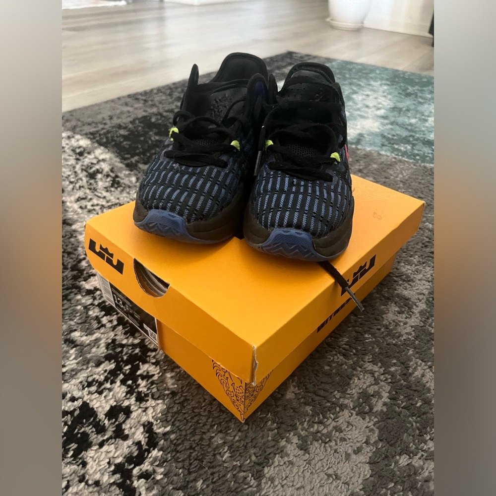 Authentic LEBRON WITNESS VI (PS)